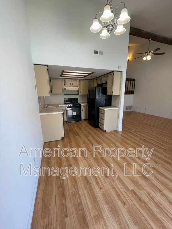 Building Photo - 6185 S Zunis Ave