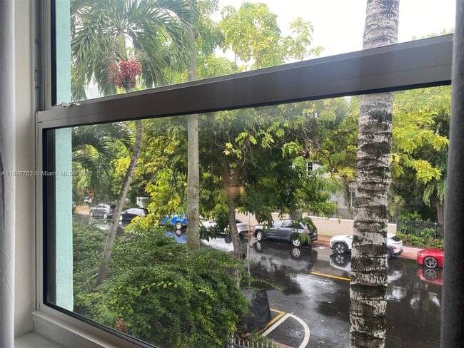 Building Photo - 753 Michigan Ave