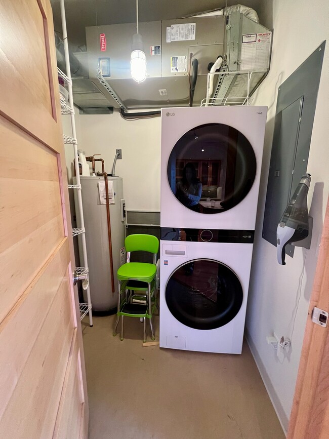 New Wash/Dryer In Unit - 319 Broadway N