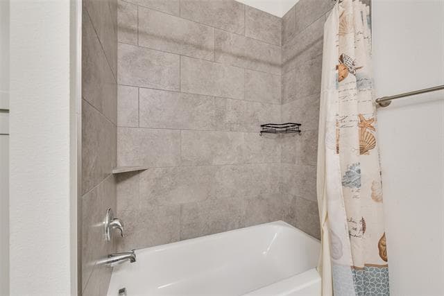 Building Photo - 335 Community Dr