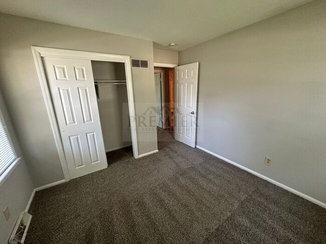 Building Photo - 4 bd/1.5 ba house Rent $1475 -11808 Smalle...