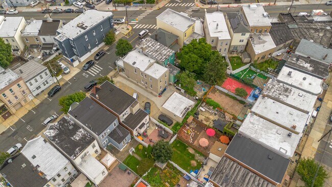 Building Photo - 1307 10th St