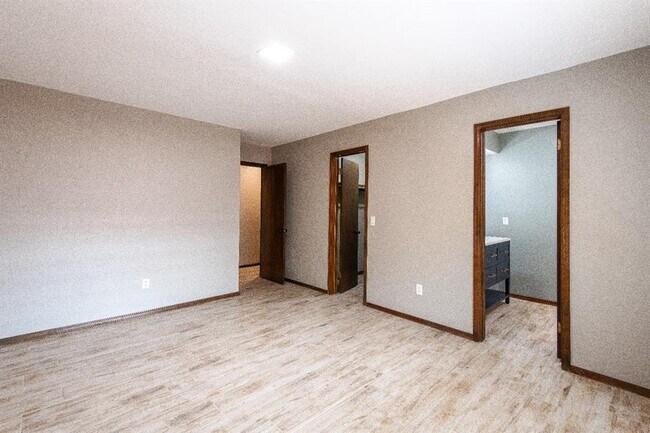 Building Photo - 1425 Venus Cir