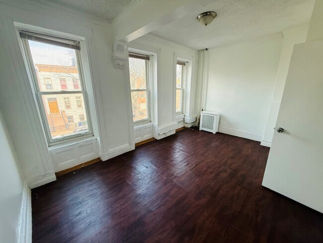 Building Photo - 734 Madison St