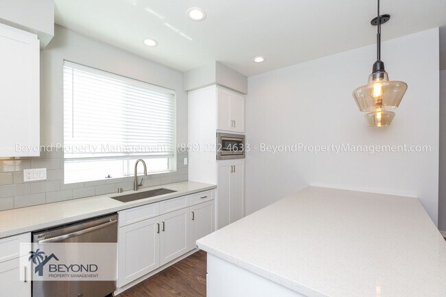 Building Photo - ****  OCEAN VIEWS -3 STORY- RETREAT- ROOF ...