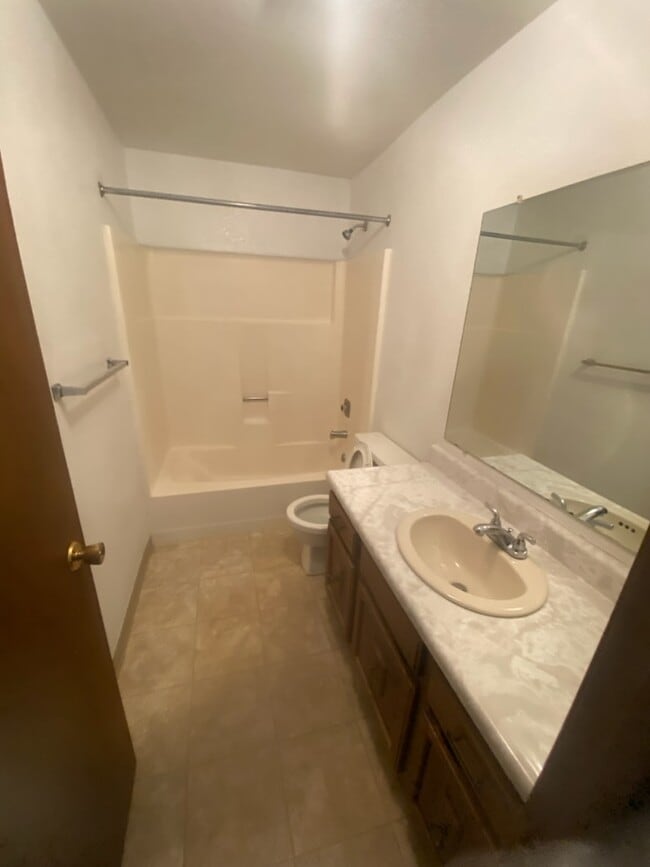 Building Photo - 337 Aristocrat Dr