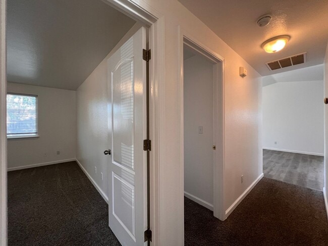 Building Photo - 3 Bedroom 2 Bath Home in Fernley