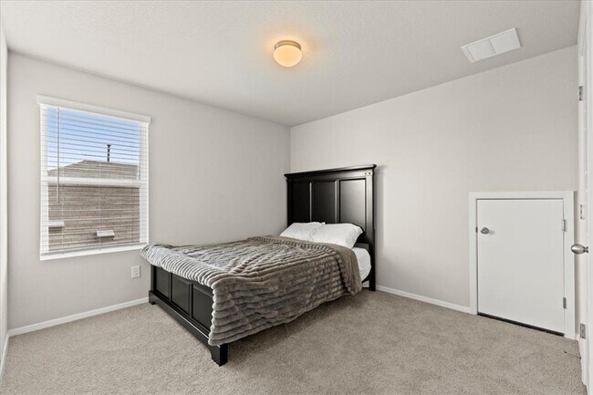 Building Photo - 1296 Teychas Dr