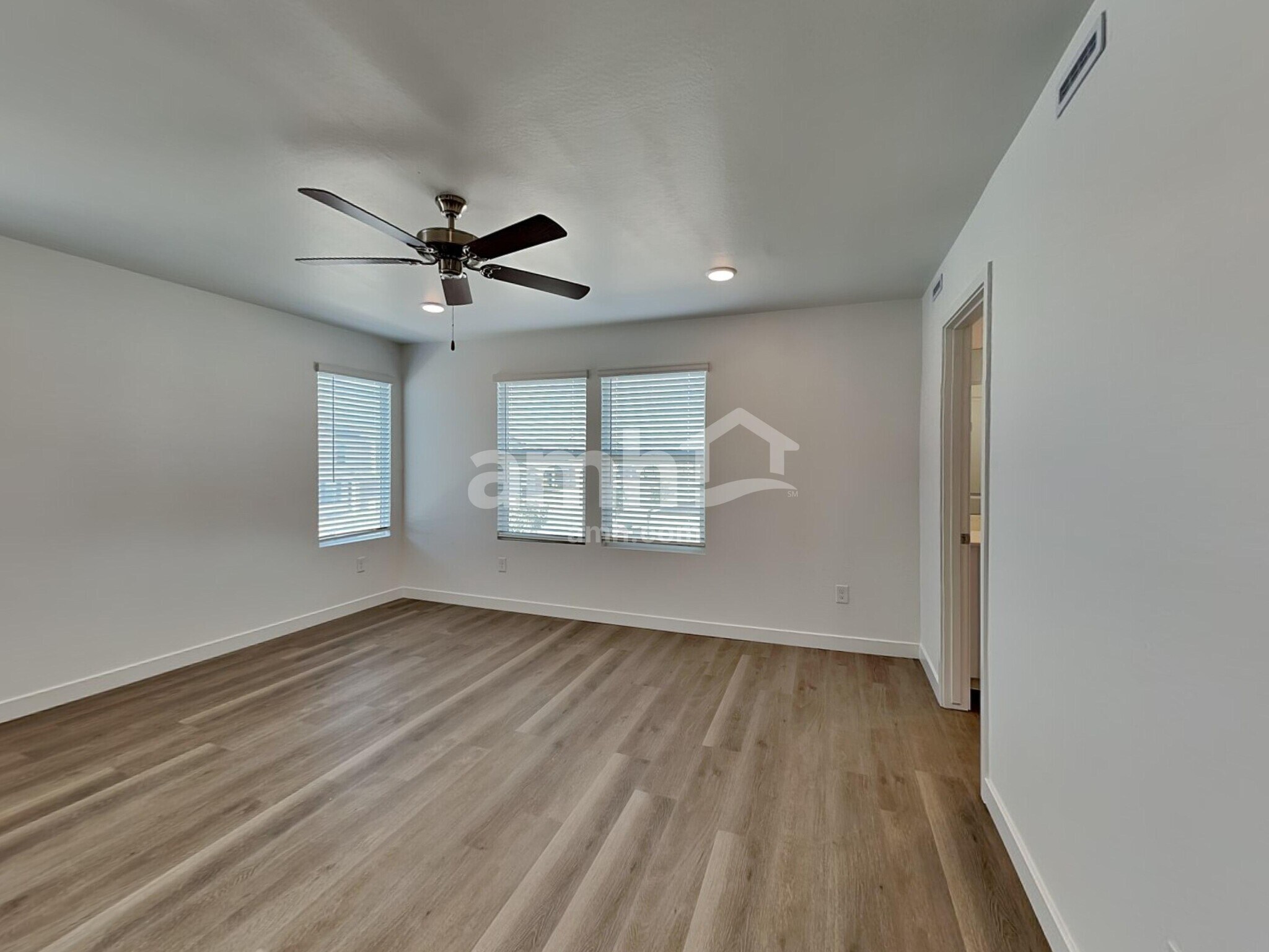 Building Photo - 18492 W Cottontail Ln