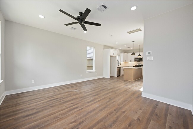 Building Photo - 8006 Sunbury St