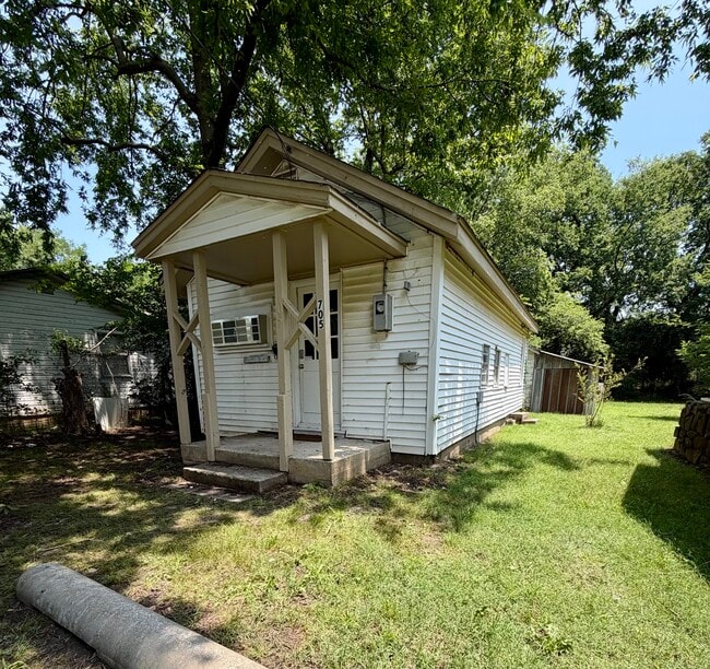 Building Photo - 705 N 9th St