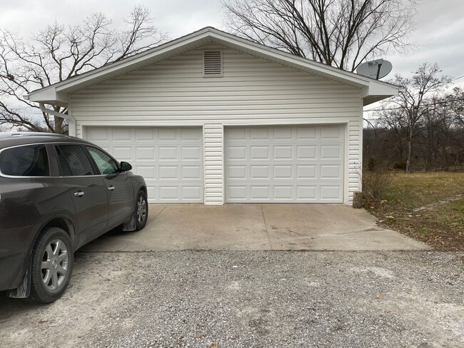 Building Photo - 4 bedroom single family home!