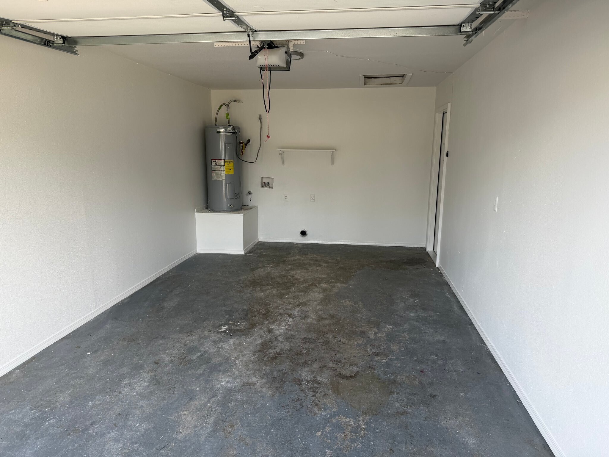 Building Photo - 1375 N Carriage Way