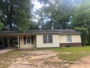 Building Photo - 1616 Gilda Cir