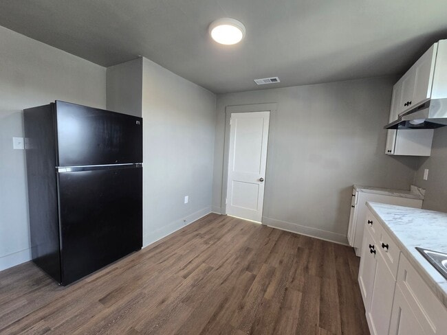 Building Photo - ver5725