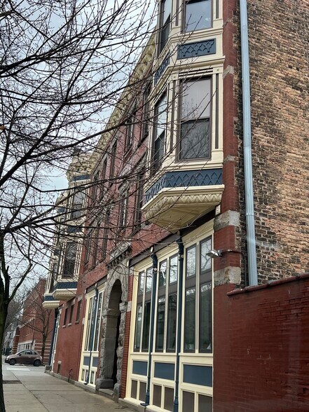 Building Photo - 2854 N Racine Ave