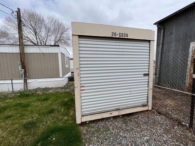 Building Photo - 3 Bedroom 2 Bath High-End Mobile Home with...