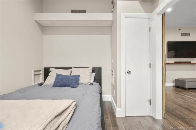 Building Photo - 83 Washington St