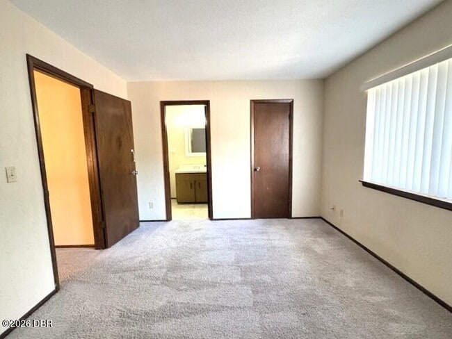 Building Photo - 14 Fair Oaks Cir