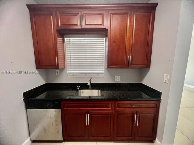 Building Photo - 660 Cypress Club Way