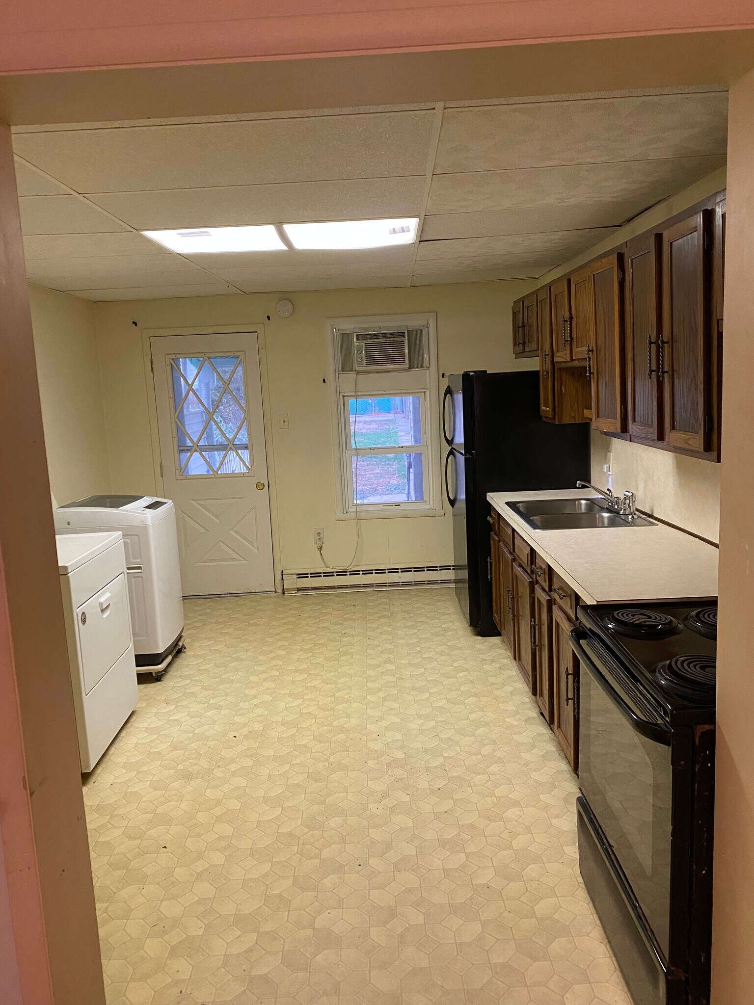 Building Photo - 245 S Walnut St