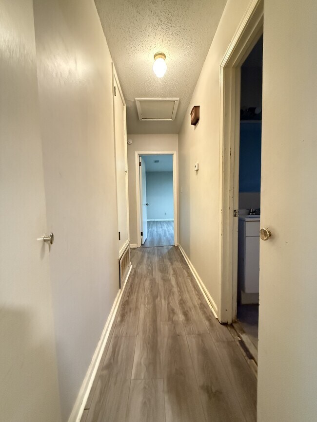 Building Photo - 246 Bowling Green Dr