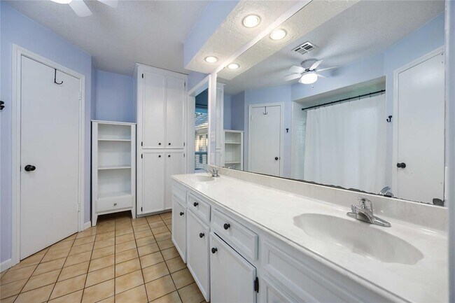 Building Photo - 11506 Wolf Run Ln