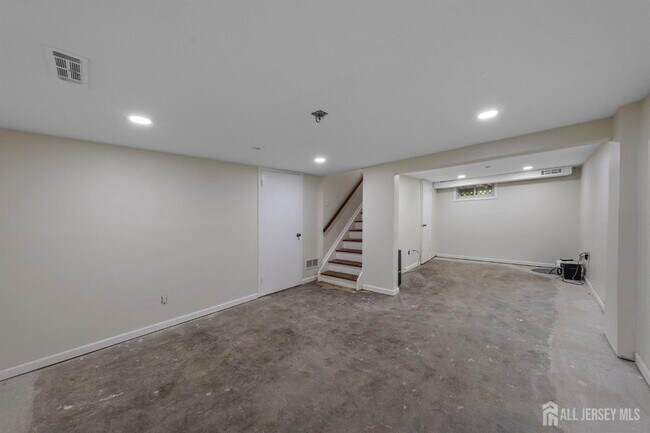 Building Photo - 41 Herbert Ave