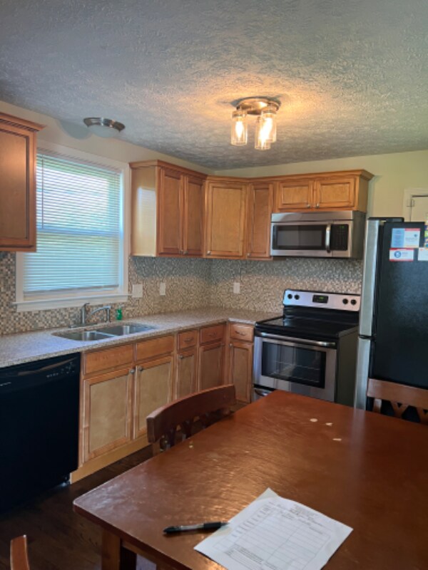 Building Photo - 5925 Carl Pl