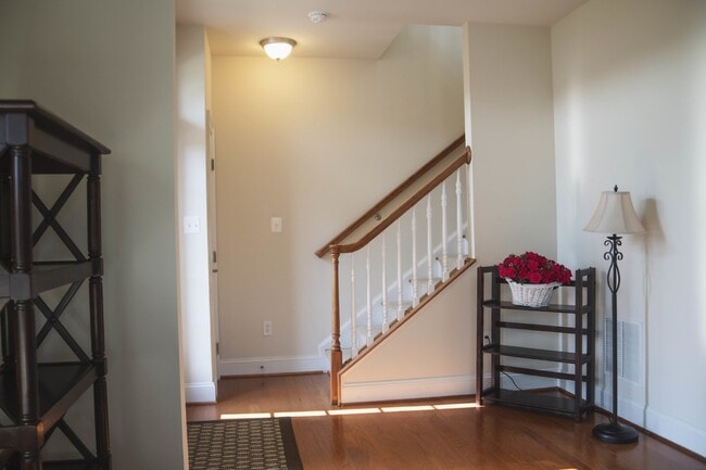 Building Photo - Villages at Urbana Luxury Townhouse For Lease