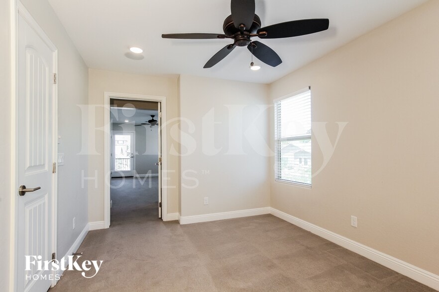Building Photo - 1023 S 151st Ln
