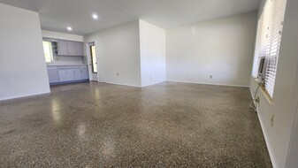 Building Photo - 2707 NE 32nd St