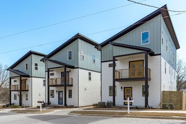 Building Photo - 1318 E Lenoir St