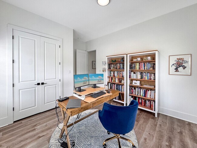 Building Photo - Newer Construction Meets Historic Cooper Young Charm • 5bd / 3ba