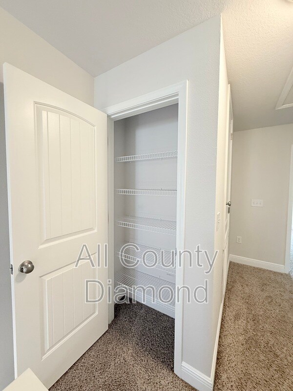 Building Photo - 7682 Shadow Lake Dr