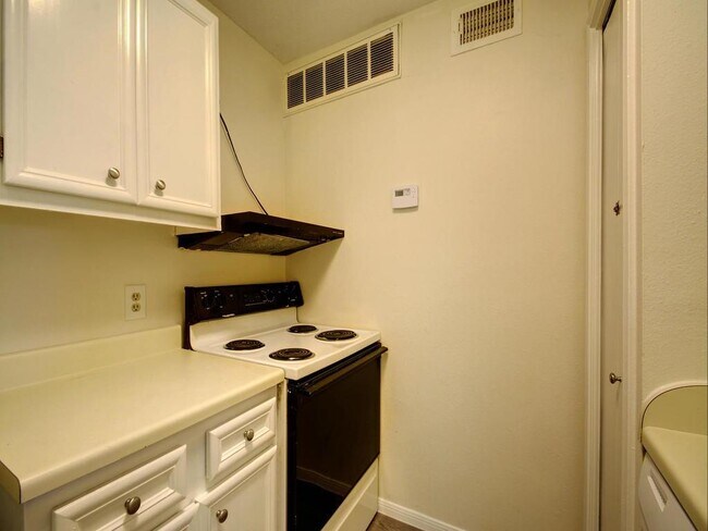 Building Photo - 1601 Faro Dr