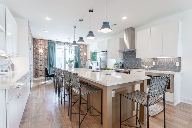 Building Photo - 87 Lucile St