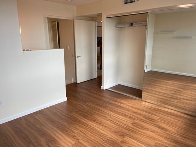 Building Photo - 1/1/1- One Archer Lane. Central AC!  WIFI & Cable included