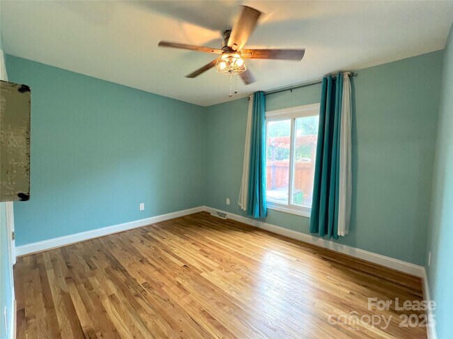 Building Photo - 5745 Riviere Dr