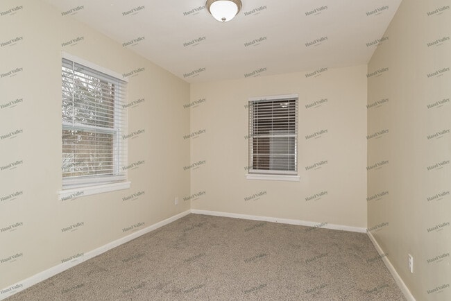 Building Photo - 6926 Greenway Ave