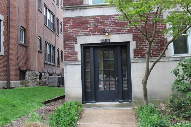 Building Photo - 6318 S Rosebury Ave