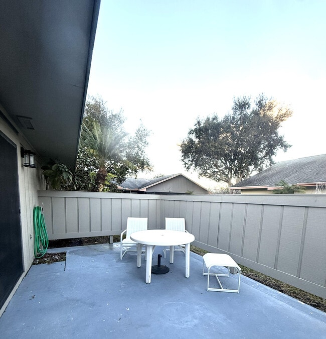 Building Photo - 3957 NW Cinnamon Tree Cir