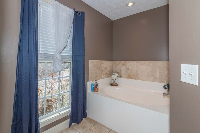 Building Photo - 4235 King Arthur Pl