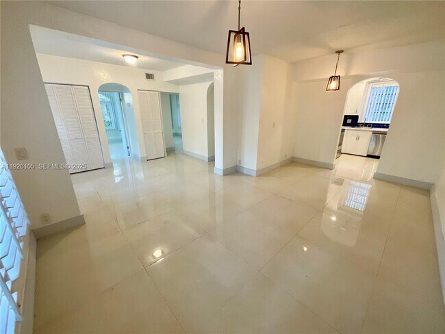 Building Photo - 1612 NE 2nd Ct