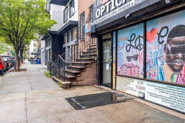 Building Photo - 227 S 4th St