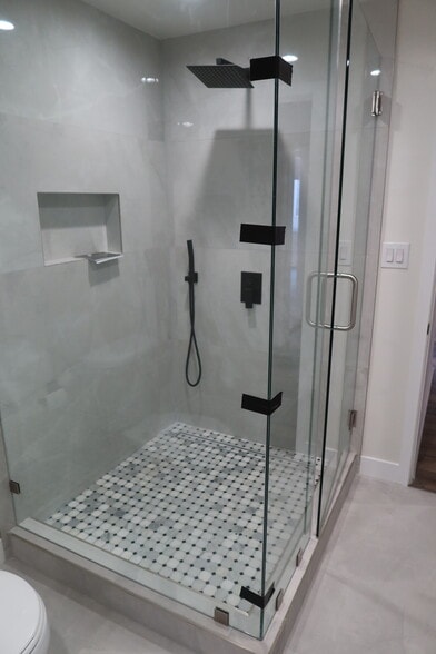 Building Photo - 537 W Milford St