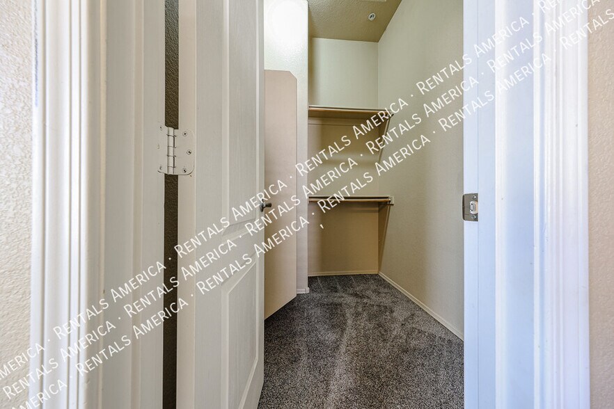 Building Photo - 2401 E Rio Salado Pky
