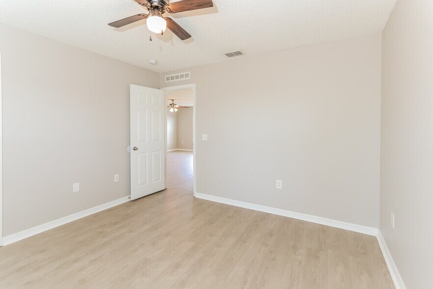 Building Photo - 12496 Maycrest Ave