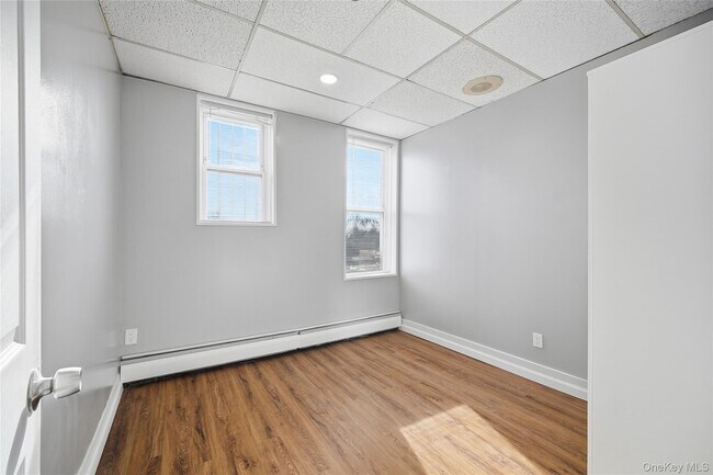 Building Photo - 32 W Main St