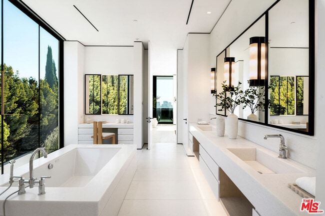 Building Photo - 1210 Laurel Way